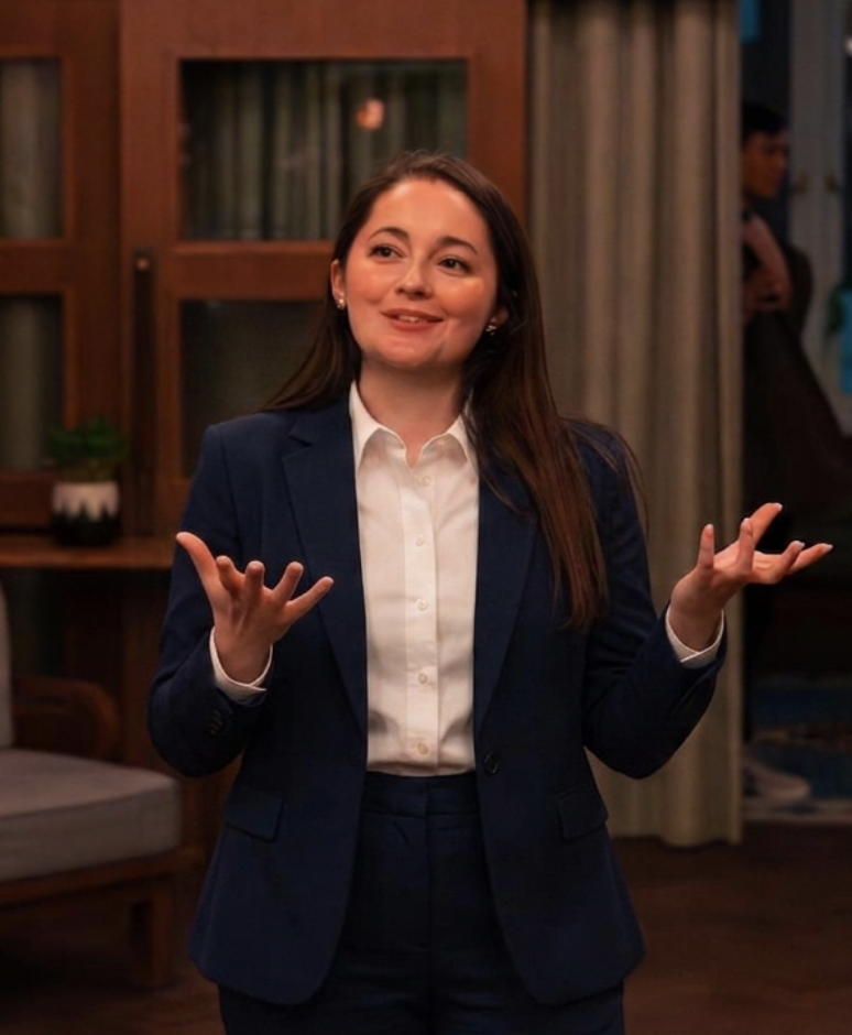 Charlotte Boundy leading an AI training session